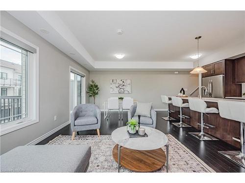 58-107 Westra Drive, Guelph, ON - Indoor Photo Showing Living Room