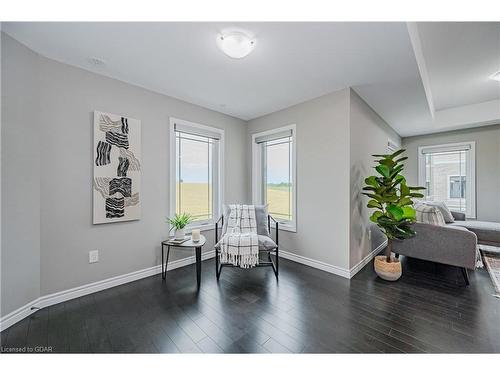 58-107 Westra Drive, Guelph, ON - Indoor Photo Showing Living Room