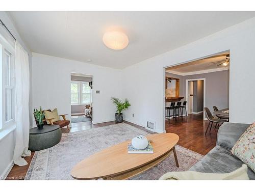 67 Hayes Avenue, Guelph, ON - Indoor Photo Showing Living Room