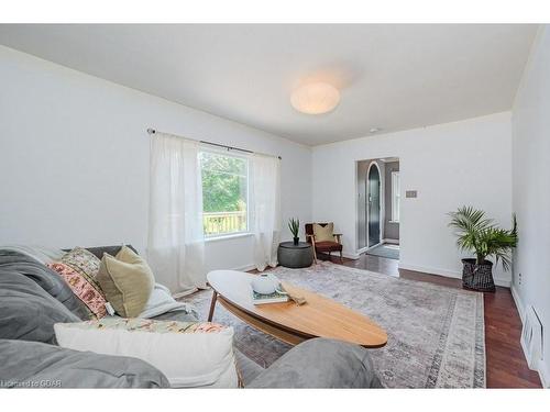 67 Hayes Avenue, Guelph, ON - Indoor Photo Showing Living Room