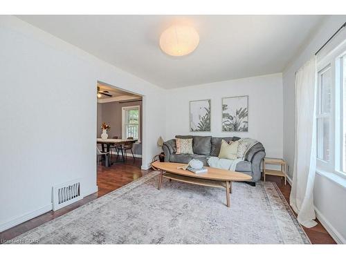 67 Hayes Avenue, Guelph, ON - Indoor Photo Showing Living Room