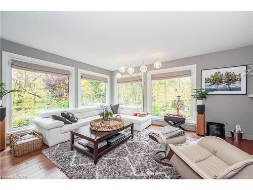 1825 Victoria Road S, Guelph, ON - Indoor Photo Showing Living Room