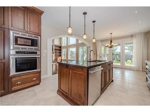 8 Paddison Court, Guelph, ON - Indoor Photo Showing Kitchen With Upgraded Kitchen