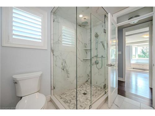 8 Paddison Court, Guelph, ON - Indoor Photo Showing Bathroom