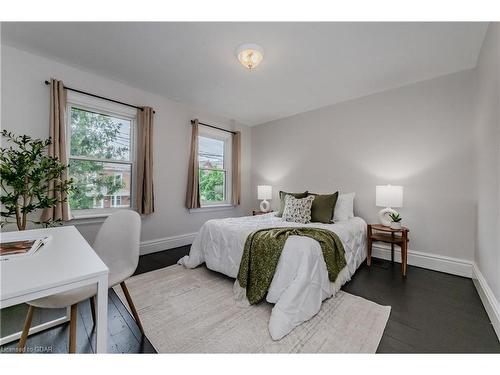 108 Harris Street, Guelph, ON - Indoor Photo Showing Bedroom