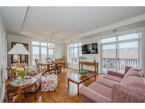 407-65 Bayberry Drive, Guelph, ON - Indoor Photo Showing Living Room