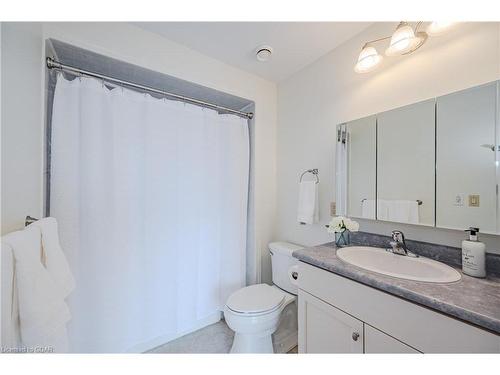 407-65 Bayberry Drive, Guelph, ON - Indoor Photo Showing Bathroom