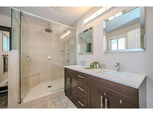 21 Kortright Road E, Guelph, ON - Indoor Photo Showing Bathroom