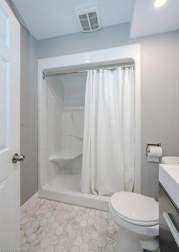 21 Kortright Road E, Guelph, ON - Indoor Photo Showing Bathroom