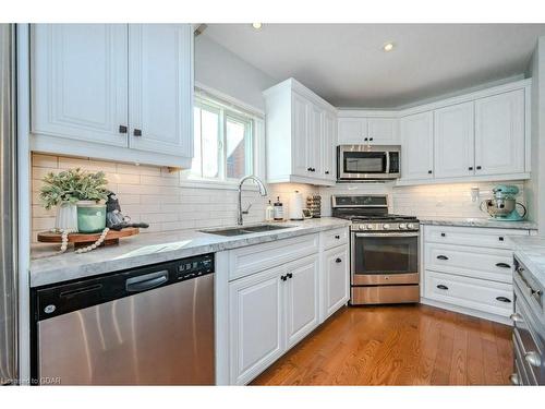 21 Kortright Road E, Guelph, ON - Indoor Photo Showing Kitchen With Stainless Steel Kitchen With Upgraded Kitchen