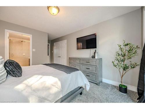 21 Kortright Road E, Guelph, ON - Indoor Photo Showing Bedroom