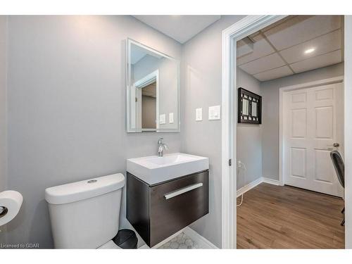 21 Kortright Road E, Guelph, ON - Indoor Photo Showing Bathroom