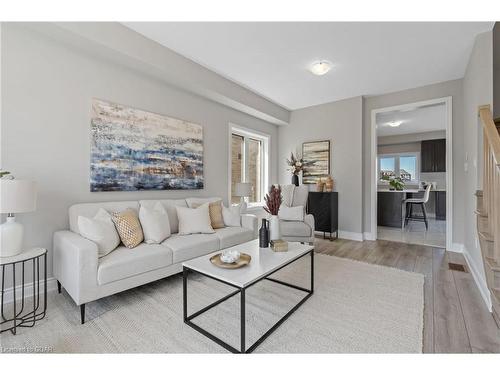 15 Venture Way, Thorold, ON - Indoor Photo Showing Living Room