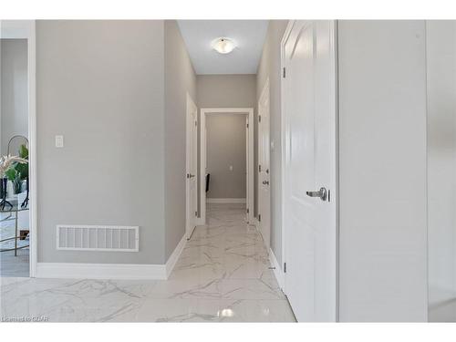 15 Venture Way, Thorold, ON - Indoor Photo Showing Other Room