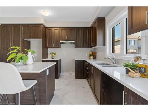 15 Venture Way, Thorold, ON - Indoor Photo Showing Kitchen With Double Sink