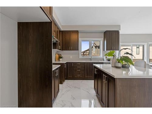 15 Venture Way, Thorold, ON - Indoor Photo Showing Kitchen