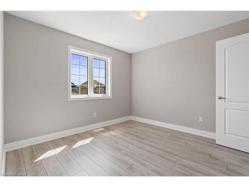 15 Venture Way, Thorold, ON - Indoor Photo Showing Other Room