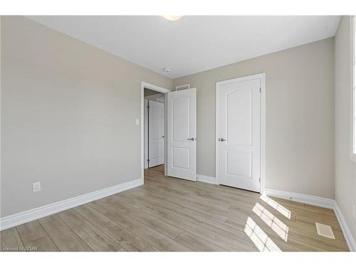 15 Venture Way, Thorold, ON - Indoor Photo Showing Other Room