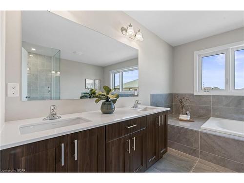 15 Venture Way, Thorold, ON - Indoor Photo Showing Bathroom