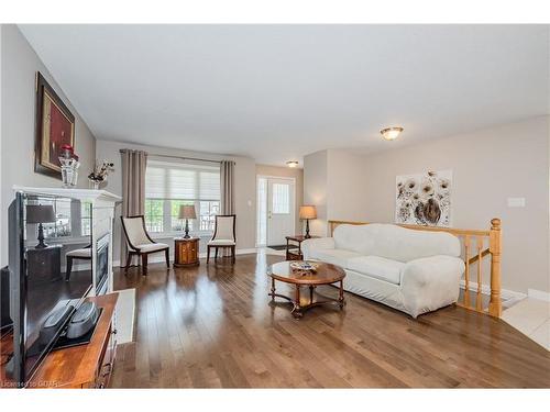 949 Gzowski Street, Fergus, ON - Indoor Photo Showing Living Room