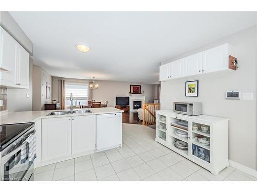 949 Gzowski Street, Fergus, ON - Indoor Photo Showing Kitchen