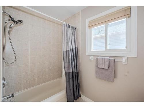 949 Gzowski Street, Fergus, ON - Indoor Photo Showing Bathroom