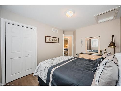 949 Gzowski Street, Fergus, ON - Indoor Photo Showing Bedroom