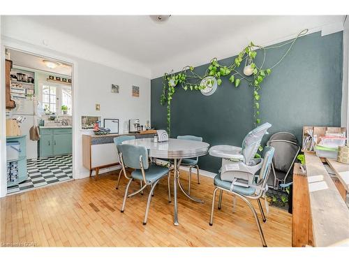 18 Roslin Avenue N, Waterloo, ON - Indoor Photo Showing Dining Room