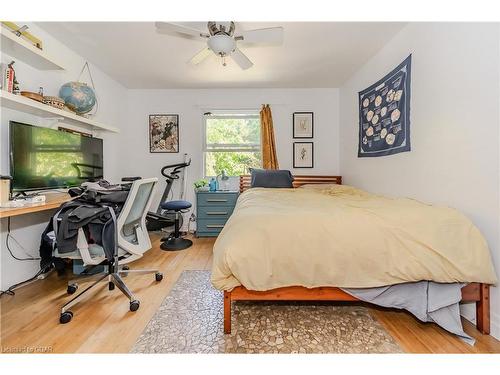 18 Roslin Avenue N, Waterloo, ON - Indoor Photo Showing Bedroom