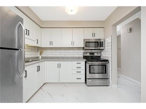 36-125 Sekura Crescent, Cambridge, ON - Indoor Photo Showing Kitchen