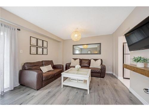 36-125 Sekura Crescent, Cambridge, ON - Indoor Photo Showing Living Room