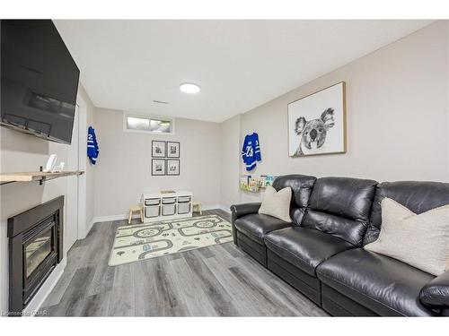 36-125 Sekura Crescent, Cambridge, ON - Indoor Photo Showing Living Room With Fireplace