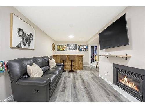 36-125 Sekura Crescent, Cambridge, ON - Indoor Photo Showing Living Room With Fireplace