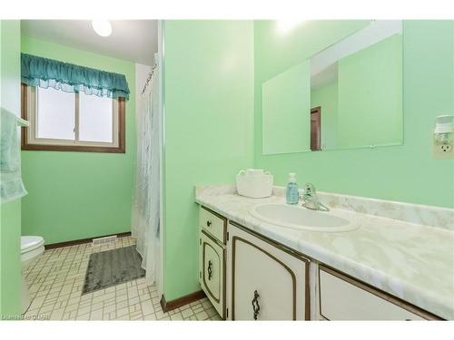 194 Colborne St, Elora, ON - Indoor Photo Showing Bathroom