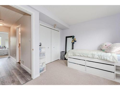 7-601 Columbia Forest Boulevard, Waterloo, ON - Indoor Photo Showing Bedroom