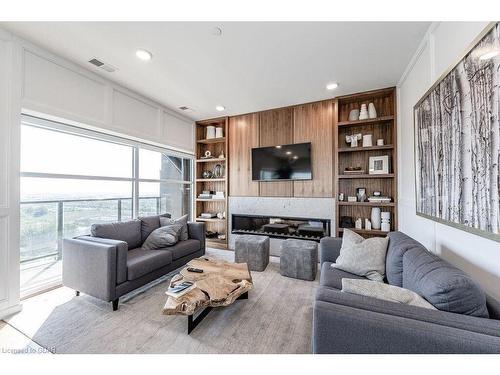 113-1880 Gordon Street, Guelph, ON - Indoor Photo Showing Living Room