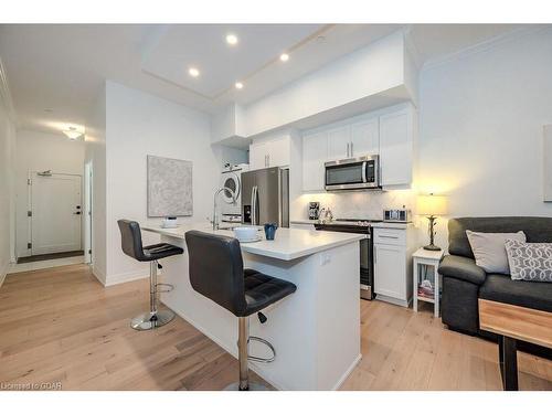 113-1880 Gordon Street, Guelph, ON - Indoor Photo Showing Kitchen