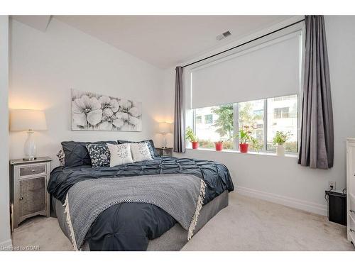 113-1880 Gordon Street, Guelph, ON - Indoor Photo Showing Bedroom