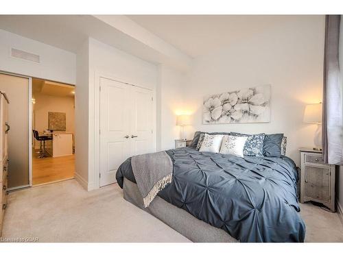 113-1880 Gordon Street, Guelph, ON - Indoor Photo Showing Bedroom