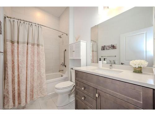 113-1880 Gordon Street, Guelph, ON - Indoor Photo Showing Bathroom