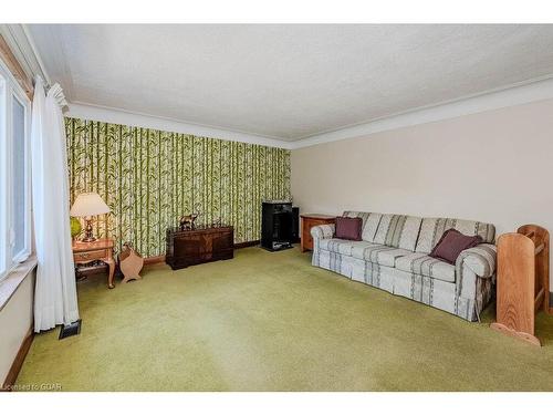 588 Watson Road S, Puslinch, ON - Indoor Photo Showing Living Room