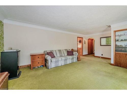 588 Watson Road S, Puslinch, ON - Indoor Photo Showing Living Room