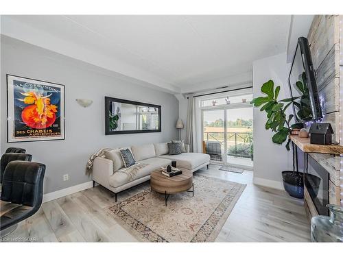 108-2 Colonial Drive, Guelph, ON - Indoor Photo Showing Living Room