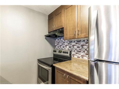 17-35 Mountford Drive Drive, Guelph, ON - Indoor Photo Showing Kitchen With Stainless Steel Kitchen