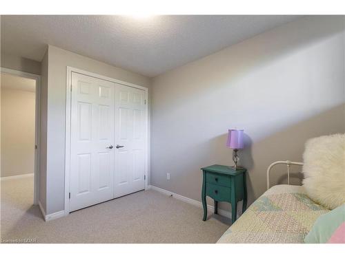 17-35 Mountford Drive Drive, Guelph, ON - Indoor Photo Showing Bedroom