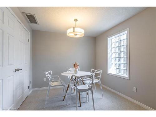 17-35 Mountford Drive Drive, Guelph, ON - Indoor Photo Showing Dining Room