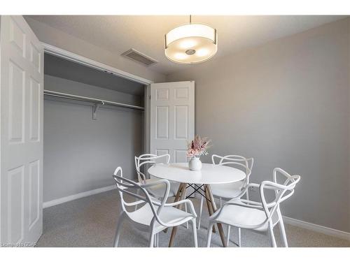 17-35 Mountford Drive Drive, Guelph, ON - Indoor Photo Showing Dining Room