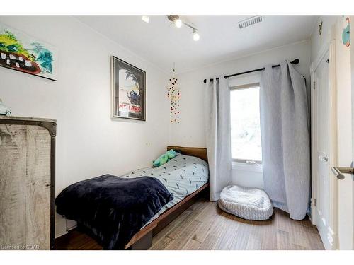 24 Ramore Street, Cambridge, ON - Indoor Photo Showing Bedroom