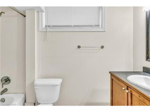 71 Hasler Crescent, Guelph, ON - Indoor Photo Showing Bathroom