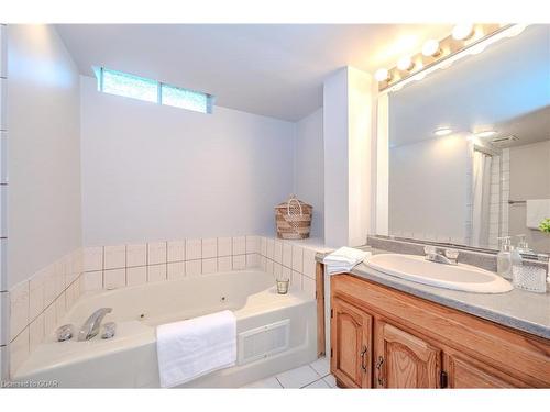 255 Camille Crescent, Waterloo, ON - Indoor Photo Showing Bathroom